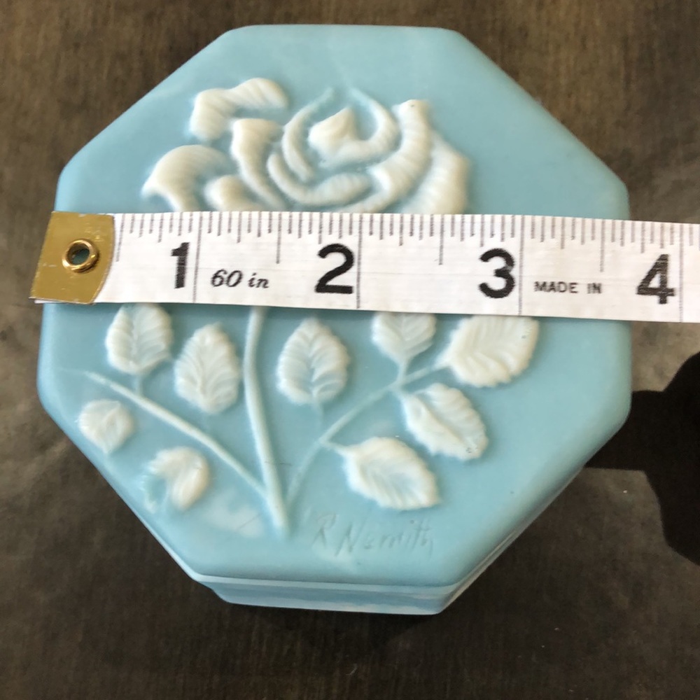 Marble look box with embossed floral design. Blue and white storage box. - Picture 4 of 6